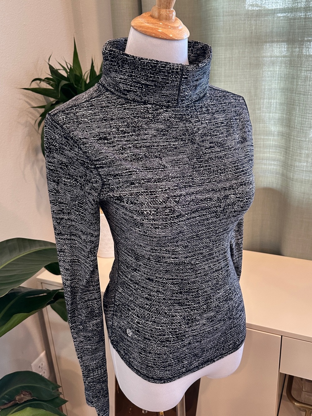 Lululemon Melodic Mock Neck Long Sleeve Top Twillines- Black/White